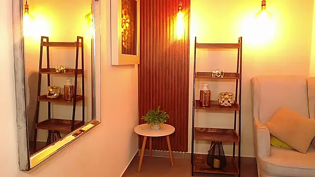 Snapshot of Coral_Lise chatting on 11.27.25 Coral Lise online show from 11.27.25