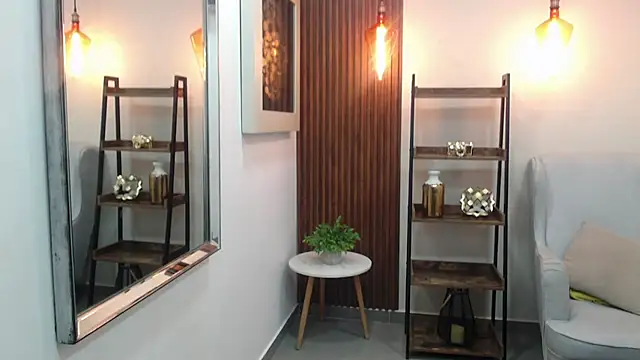 Snapshot of Coral_Lise chatting on 11.28.25 Coral Lise online show from 11.28.25