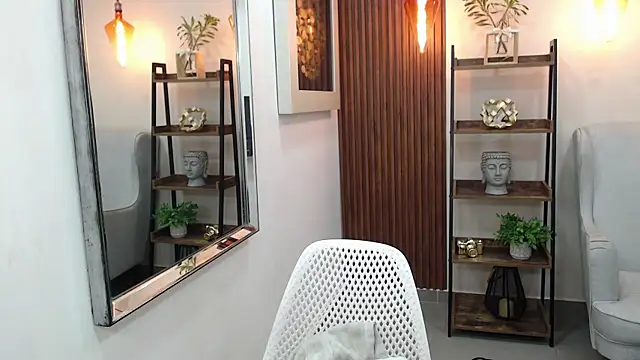 Snapshot of Coral_Lise chatting on 12.15.25 Coral Lise online show from 12.15.25