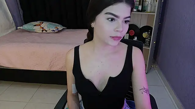 Snapshot of sweet_c4ndy chatting on 10.26.25 sweet c4ndy online show from 10.26.25