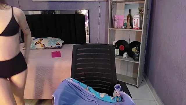 Snapshot of sweet_c4ndy chatting on 10.30.25 sweet c4ndy online show from 10.30.25