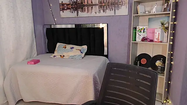 Snapshot of sweet_c4ndy chatting on 12.05.25 sweet c4ndy online show from 12.05.25