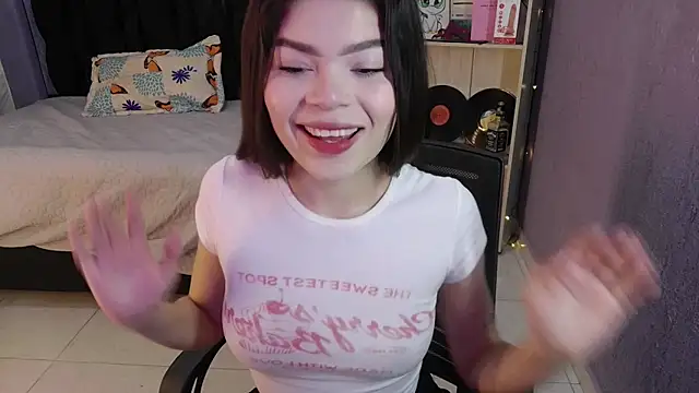 Snapshot of sweet_c4ndy chatting on 12.15.25 sweet c4ndy online show from 12.15.25