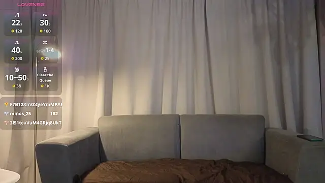 Snapshot of YuliethPetite chatting on 12.18.25 YuliethPetite online show from 12.18.25