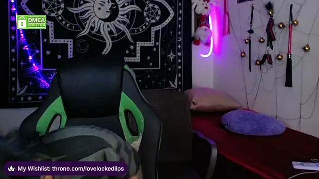 lovelockedlips online show from 12.17.25