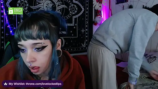 lovelockedlips online show from 12.21.25