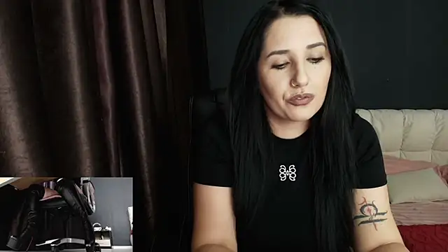 Snapshot of missdyaa chatting on 09.14.25 missdyaa online show from 09.14.25