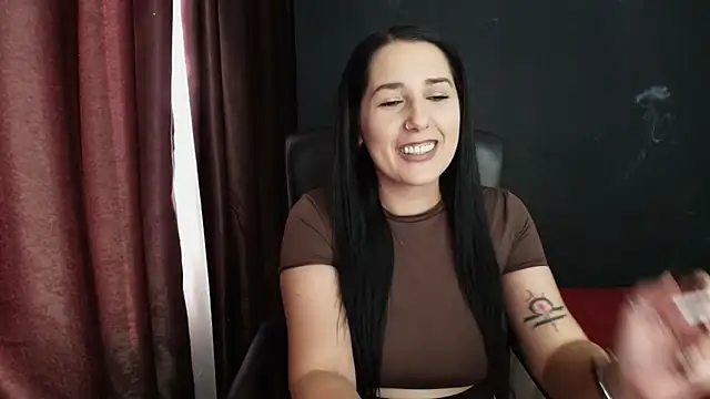 Snapshot of missdyaa chatting on 10.05.25 missdyaa online show from 10.05.25