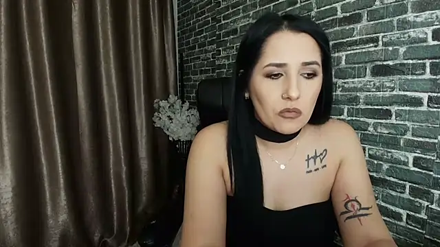 Snapshot of missdyaa chatting on 10.16.25 missdyaa online show from 10.16.25