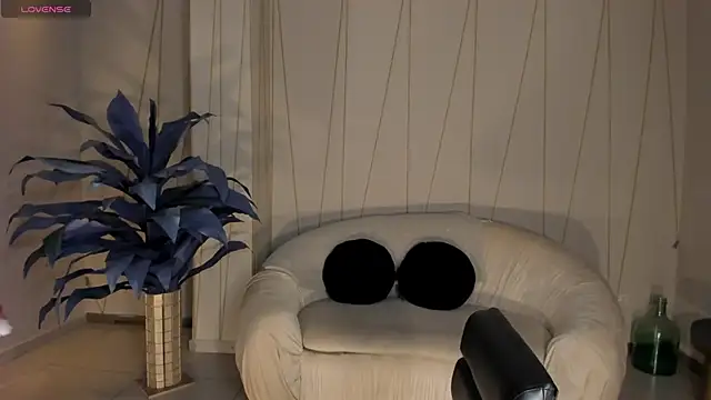 AmaliaCrus online show from 10.31.25