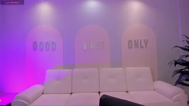 MaiaCollins online show from 09.25.25