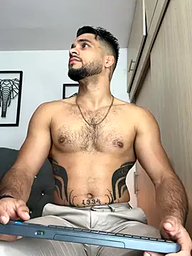 Snapshot of Maximiliano_ford chatting on 10.31.25 Maximiliano ford online show from 10.31.25