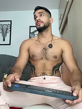 Snapshot of Maximiliano_ford chatting on 11.11.25 Maximiliano ford online show from 11.11.25