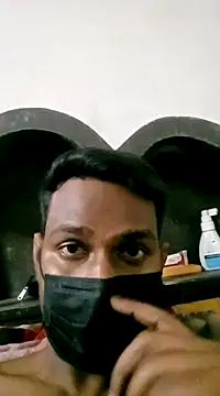 Snapshot of vikesh05 chatting on 03.18.25 vikesh05 online show from 03.18.25