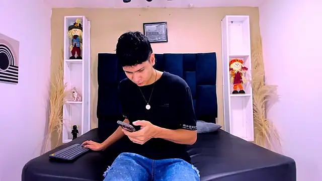 Jhojan twink online show from 10.17.25