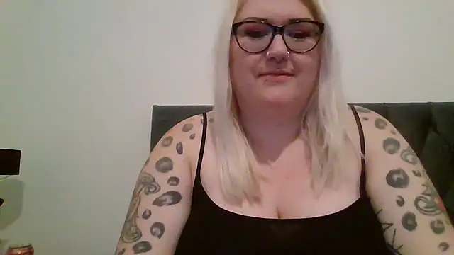 Snapshot of Sizzling_Indie36 chatting on 03.20.25 Sizzling Indie36 online show from 03.20.25