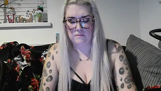 Snapshot of Sizzling_Indie36 chatting on 10.29.25 Sizzling Indie36 online show from 10.29.25