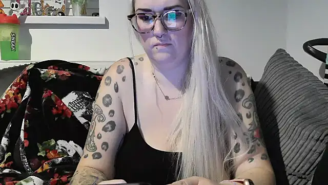 Snapshot of Sizzling_Indie36 chatting on 10.31.25 Sizzling Indie36 online show from 10.31.25