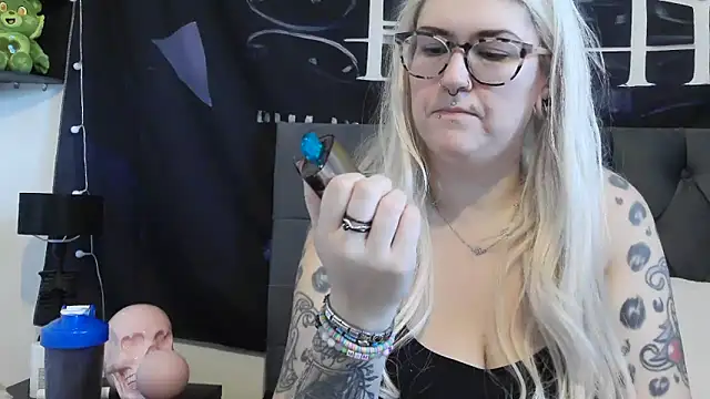 Snapshot of Sizzling_Indie36 chatting on 11.02.25 Sizzling Indie36 online show from 11.02.25