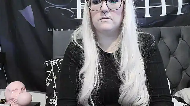 Snapshot of Sizzling_Indie36 chatting on 11.04.25 Sizzling Indie36 online show from 11.04.25