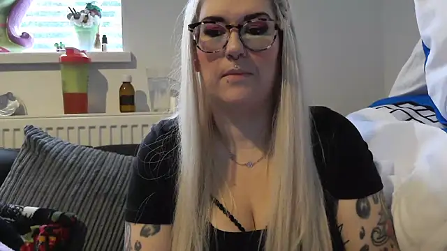 Snapshot of Sizzling_Indie36 chatting on 11.05.25 Sizzling Indie36 online show from 11.05.25