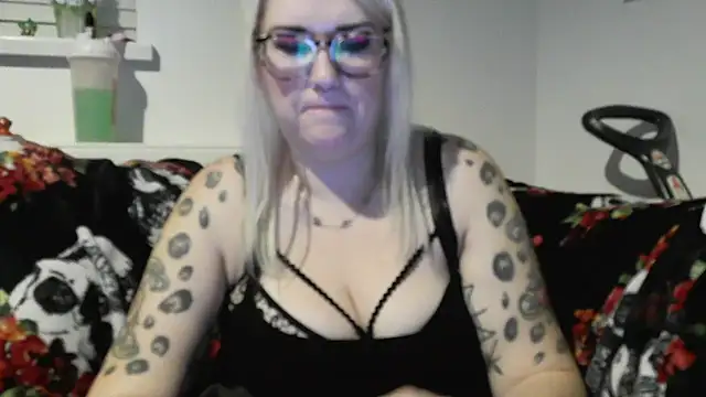 Snapshot of Sizzling_Indie36 chatting on 11.10.25 Sizzling Indie36 online show from 11.10.25