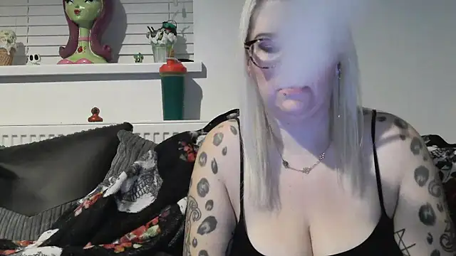 Snapshot of Sizzling_Indie36 chatting on 11.11.25 Sizzling Indie36 online show from 11.11.25