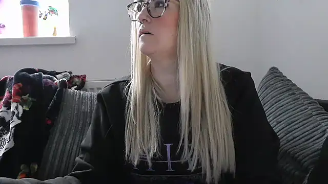 Snapshot of Sizzling_Indie36 chatting on 11.20.25 Sizzling Indie36 online show from 11.20.25