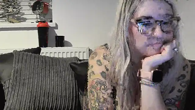 Snapshot of Sizzling_Indie36 chatting on 11.28.25 Sizzling Indie36 online show from 11.28.25