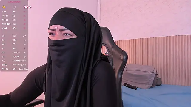 Layla arabelle online show from 07.06.26