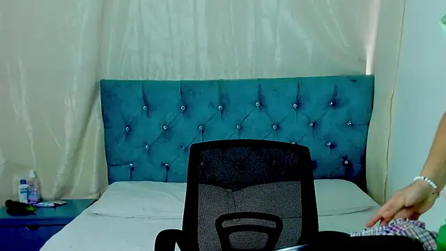 Snapshot of Zamantta chatting on 03.16.25 Zamantta online show from 03.16.25