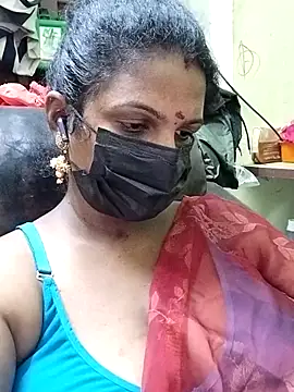 Snapshot of poojaa-rani chatting on 10.30.25 poojaa-rani online show from 10.30.25