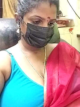 Snapshot of poojaa-rani chatting on 11.13.25 poojaa-rani online show from 11.13.25