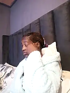 Snapshot of sexylira chatting on 09.30.25 sexylira online show from 09.30.25