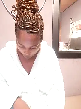 Snapshot of sexylira chatting on 10.13.25 sexylira online show from 10.13.25