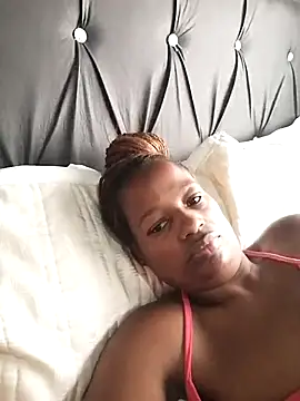 Snapshot of sexylira chatting on 11.14.25 sexylira online show from 11.14.25