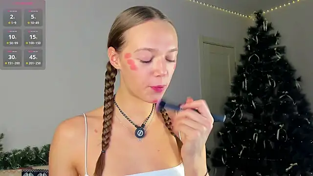 Snapshot of Sweet_Piece chatting on 12.21.25 Sweet Piece online show from 12.21.25