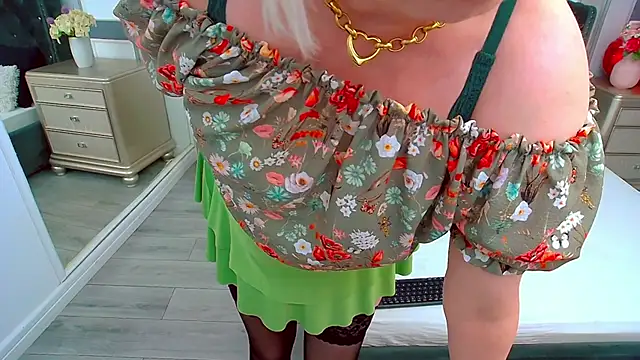 SuzzySun online show from 03.07.25