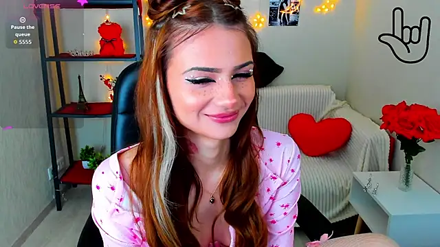 Snapshot of Kitti__ chatting on 07.27.26 Kitti online show from 07.27.26