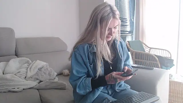 tattoobbgirl online show from 12.18.25