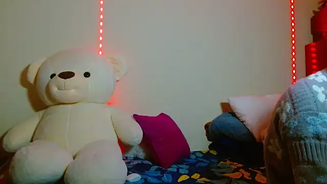 Snapshot of meganxox25 chatting on 10.29.25 meganxox25 online show from 10.29.25