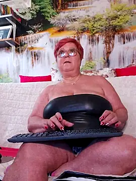 QueenPammy1 online show from 02.18.25