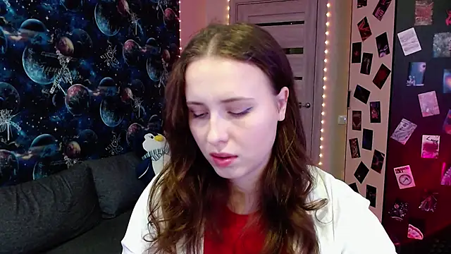 Snapshot of BarbiePieer chatting on 10.16.25 BarbiePieer online show from 10.16.25