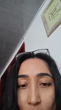 Snapshot of Elowyn chatting on 05.27.26 Elowyn online show from 05.27.26