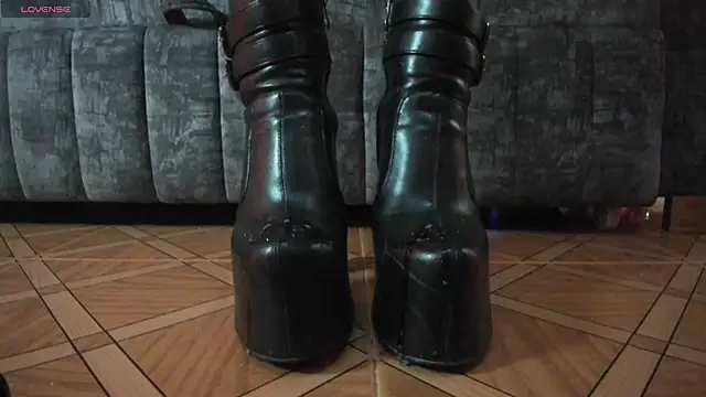  LuanaDabbraccio online show from 11.26.25