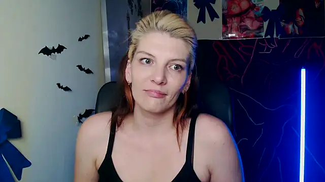 VanessaRey  online show from 04.22.26