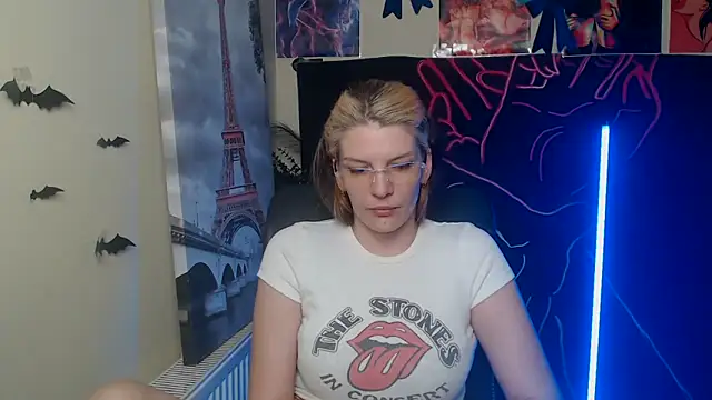 VanessaRey  online show from 04.30.26
