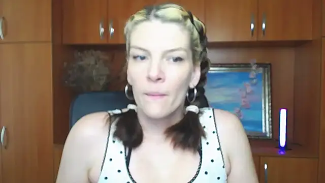 VanessaRey  online show from 05.02.26
