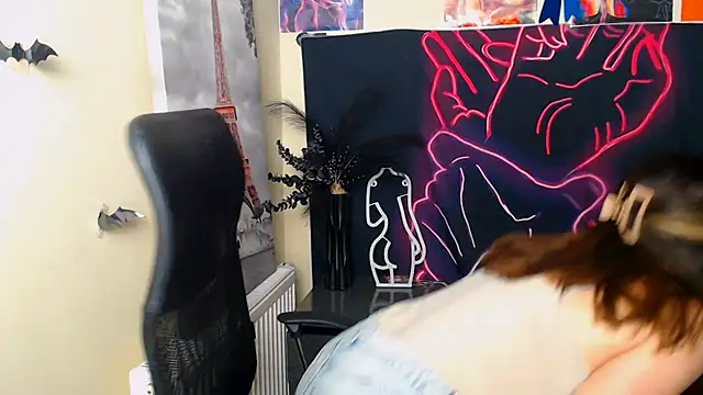 Snapshot of VanessaRey_ chatting on 06.18.26 VanessaRey online show from 06.18.26