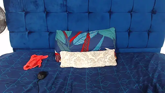 AriesCake online show from 12.18.25